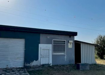 Facciata - Negozio via Nuova Ponente, Carpi - foto 8