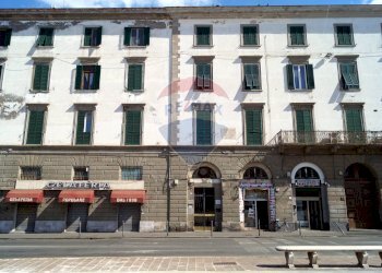 Edificio all\'aperto - Magazzino Livorno - foto 3