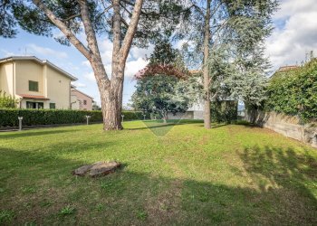 Giardino - Independent house STRADA STATALE AURELIA
20, San Giuliano Terme - photo 4