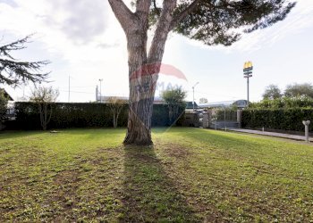 Giardino - Independent house STRADA STATALE AURELIA
20, San Giuliano Terme - photo 5