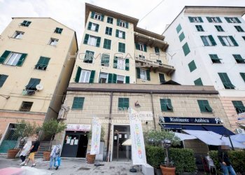 Facciata - Bilocale via Antonio Gramsci, 29, Genova (zona Centro Storico) - foto 35