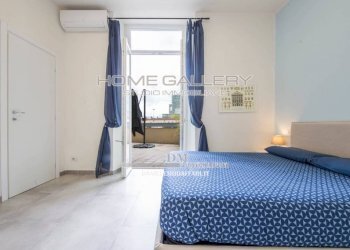 Camera da letto - Bilocale via Antonio Gramsci, 29, Genova (zona Centro Storico) - foto 4