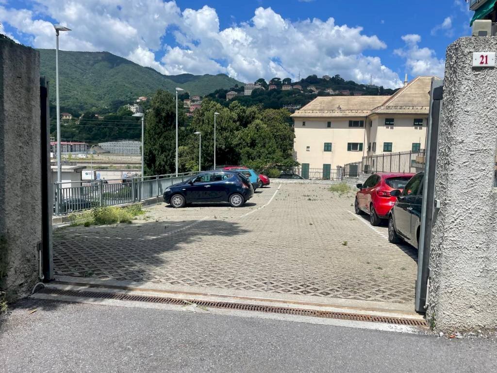 Posto macchina - Box via Costantino Reta, Genova (zona Bolzaneto) - foto 1