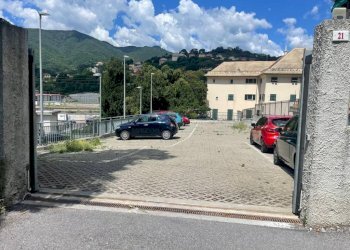 Posto macchina - Box via Costantino Reta, Genova (zona Bolzaneto) - foto 1