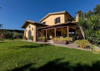 facciata - Villa Monte Sirio, Sacrofano - foto 9