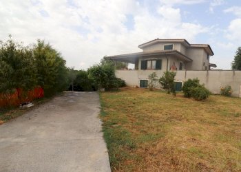 facciata - Casa semi indipendente di Vallelunga, Rignano Flaminio - foto 4