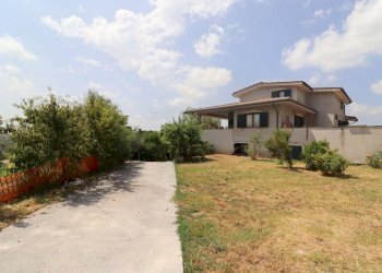 facciata - Casa semi indipendente di Vallelunga, Rignano Flaminio - foto 93