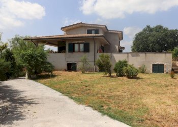 facciata - Casa semi indipendente di Vallelunga, Rignano Flaminio - foto 96