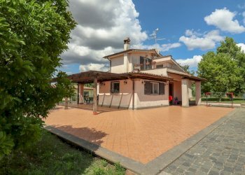 facciata - Villa Fosso del Pavone, Campagnano di Roma - foto 32