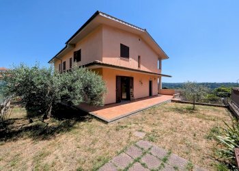 facciata - Casa semi indipendente di Piazza Fontana, Mazzano Romano - foto 4