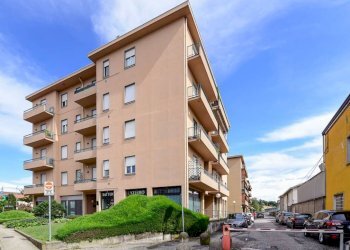 Facciata - Shop via Unione, Lurate Caccivio - photo 26