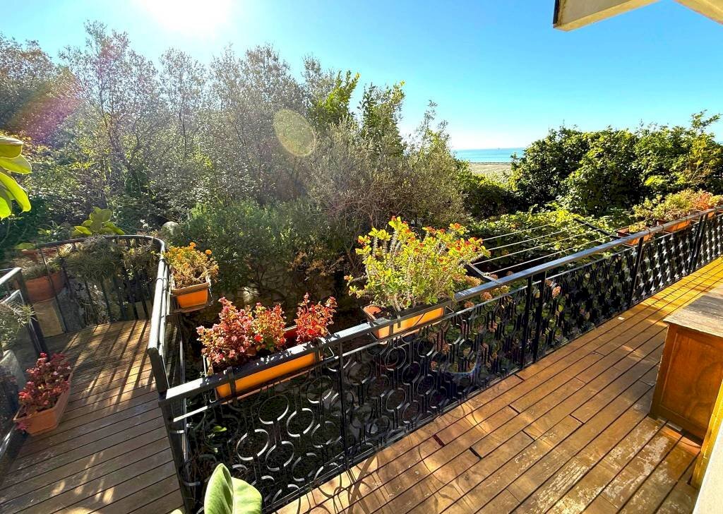 Terrazzo - Appartamento via Giuseppe Mendozza, 39, Genova (zona Quarto) - foto 1