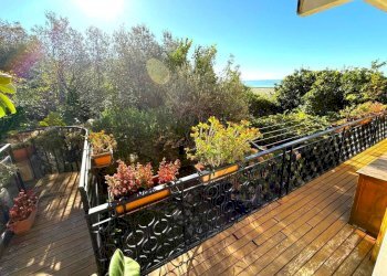 Terrazzo - Appartamento via Giuseppe Mendozza, 39, Genova (zona Quarto) - foto 1