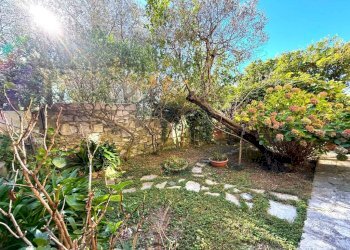 Giardino - Appartamento via Giuseppe Mendozza, 39, Genova (zona Quarto) - foto 8