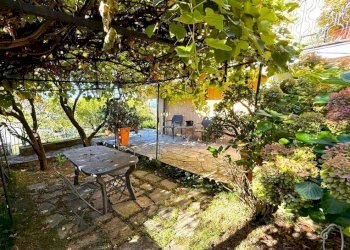 Giardino - Appartamento via Giuseppe Mendozza, 39, Genova (zona Quarto) - foto 9