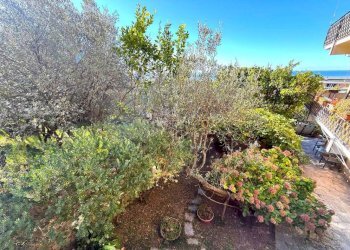 Giardino - Appartamento via Giuseppe Mendozza, 39, Genova (zona Quarto) - foto 28