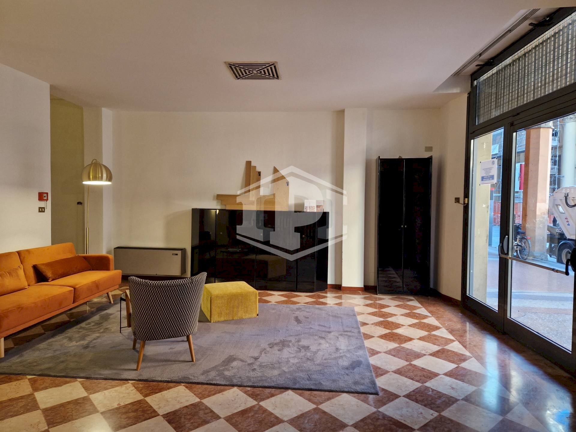 Locale Commerciale Strada Maggiore, Bologna (zona Centro Storico) - foto 1