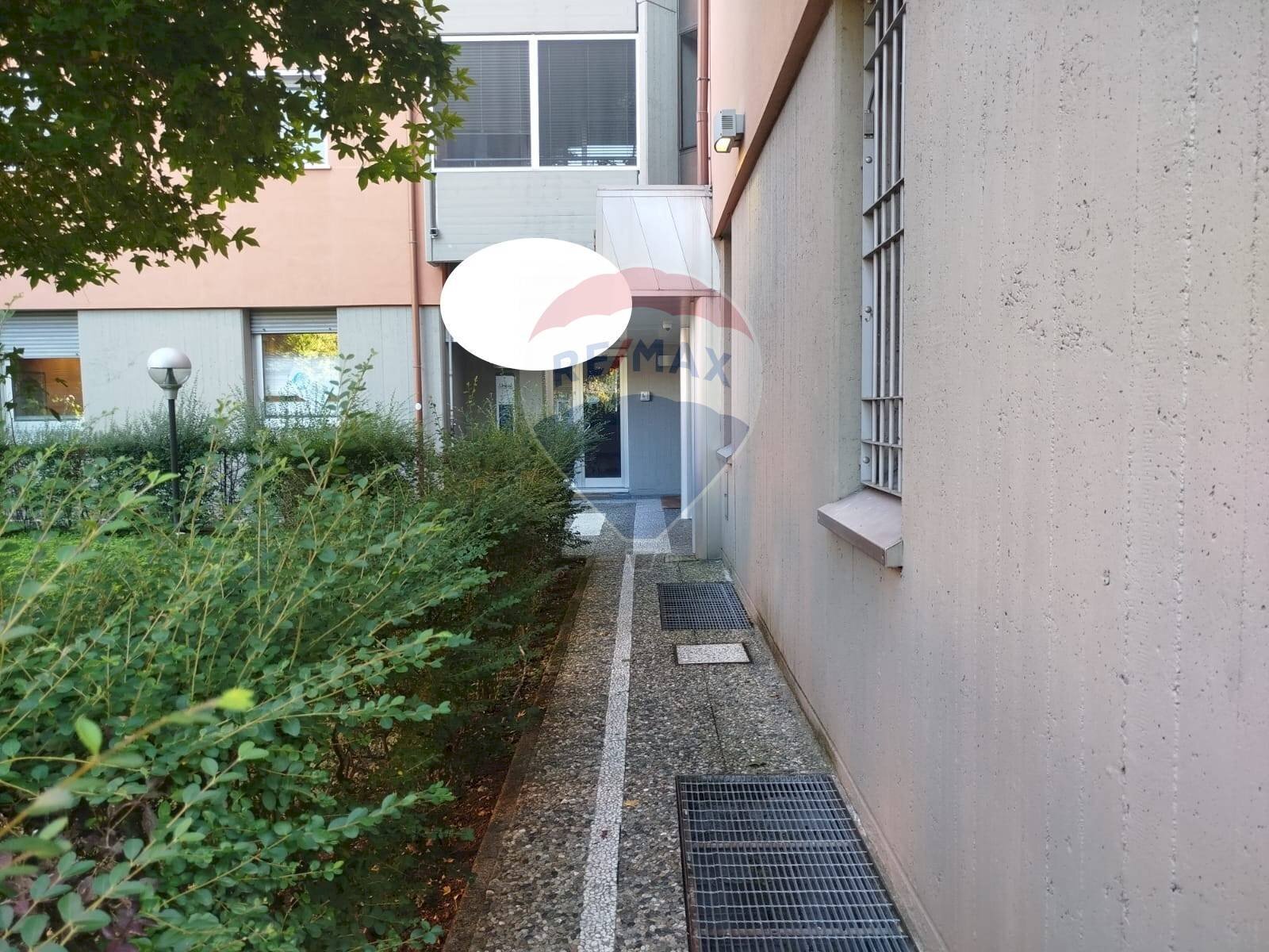Edificio all\'aperto - Office Via de Nicola
 
8, San Giuliano Milanese - photo 1