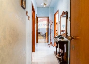 Hall / corridoio - Trilocale Via Giovanni Verga
 
79F, Lentini - foto 10