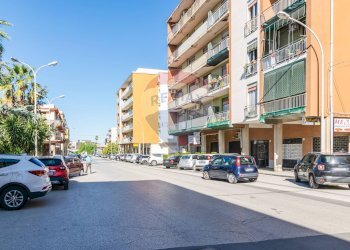 Edificio all\'aperto - Trilocale Via Giovanni Verga
 
79F, Lentini - foto 27