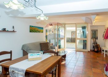 Sala da pranzo - Trilocale VIA PAOLO VASTA
 
5, Aci Castello - foto 6