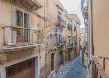 Edificio all\'aperto - Casa indipendente via MOSCHITTA
 
11, Caltagirone - foto 17