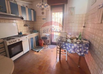 Cucina - Casa indipendente Via Delle Gemme
 
73, Catania - foto 27