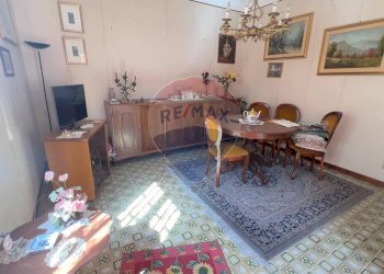 Sala da pranzo - Casa indipendente Via Delle Gemme
 
73, Catania - foto 35