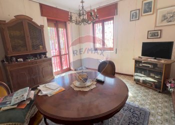 Sala da pranzo - Casa indipendente Via Delle Gemme
 
73, Catania - foto 36