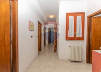 Hall / corridoio - Casa indipendente Via Giuseppe Garibaldi
 
26, Mirabella Imbaccari - foto 4
