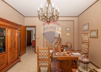 Sala da pranzo - Casa indipendente Via Giuseppe Garibaldi
 
26, Mirabella Imbaccari - foto 6