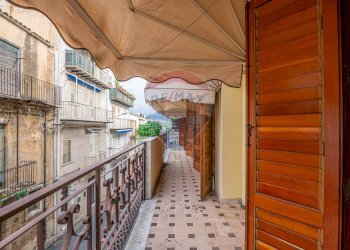 Balcone - Casa indipendente Via Giuseppe Garibaldi
 
26, Mirabella Imbaccari - foto 7