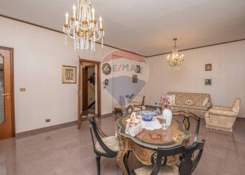 Sala da pranzo - Casa indipendente Via Giuseppe Garibaldi
 
26, Mirabella Imbaccari - foto 23