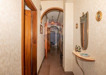 Hall / corridoio - Casa indipendente Via Giuseppe Garibaldi
 
26, Mirabella Imbaccari - foto 33