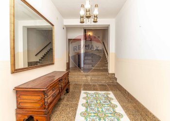 Hall / corridoio - Casa indipendente Via Giuseppe Garibaldi
 
26, Mirabella Imbaccari - foto 44