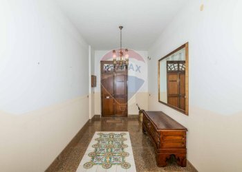 Hall / corridoio - Casa indipendente Via Giuseppe Garibaldi
 
26, Mirabella Imbaccari - foto 69