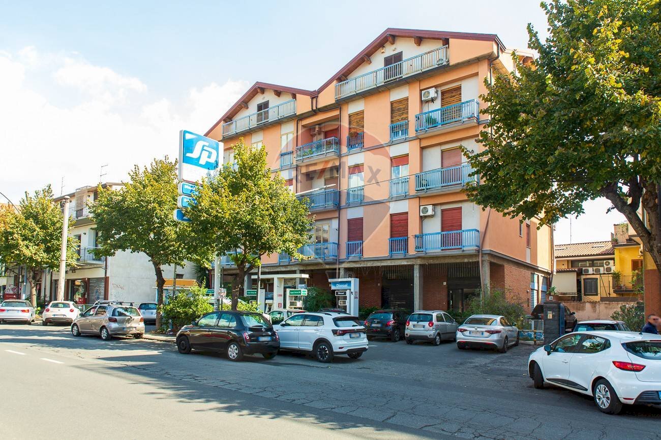 Edificio all\'aperto - Commercial Premises Viale Della Regione
 
106, San Giovanni la Punta - photo 1