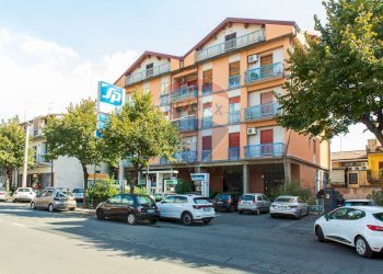 Edificio all\'aperto - Locale Commerciale Viale Della Regione
 
106, San Giovanni la Punta - foto 1