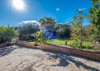 Giardino - Villa Contrada Fontana Pietra SP 37/II
 
snc, Caltagirone - foto 5