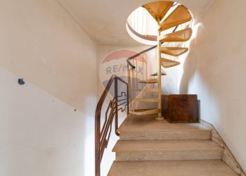 Scale - Quadrilocale Via Roma
 
29, Bucine - foto 14