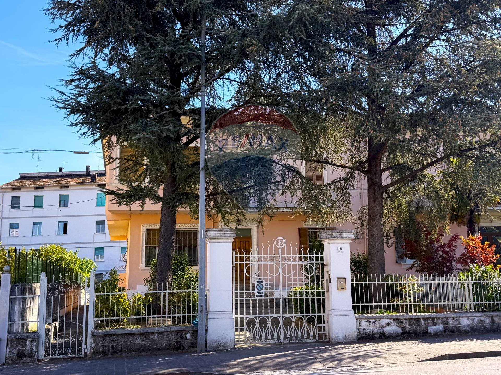 Edificio all\'aperto - Villa a Schiera viale Zonghi
 
39, Fabriano - foto 2