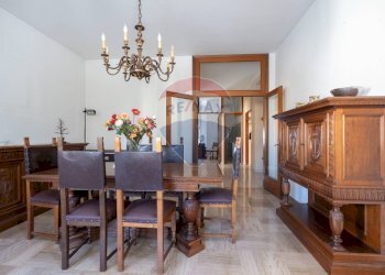 Sala da pranzo - Villa a Schiera viale Zonghi
 
39, Fabriano - foto 5