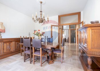 Sala da pranzo - Villa a Schiera viale Zonghi
 
39, Fabriano - foto 6