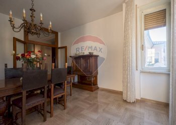 Sala da pranzo - Villa a Schiera viale Zonghi
 
39, Fabriano - foto 7