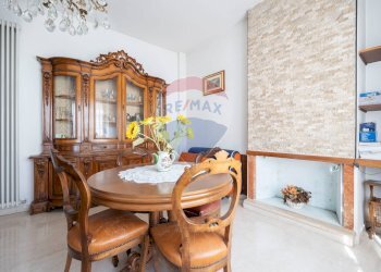 Sala da pranzo - Villa a Schiera viale Zonghi
 
39, Fabriano - foto 20