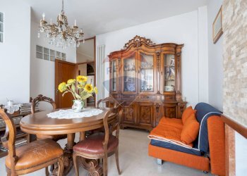 Sala da pranzo - Villa a Schiera viale Zonghi
 
39, Fabriano - foto 21