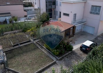 Edificio all\'aperto - Villa a Schiera viale Zonghi
 
39, Fabriano - foto 48