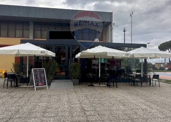 Casa all\'aperto - Bar Tavola Calda - Fredda Lastra a Signa - foto 2