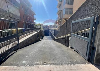 Edificio all\'aperto - Box via Maria Gianni
 
38, Catania - foto 13