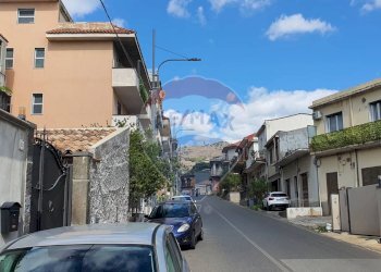 Edificio all\'aperto - Appartamento VIA REGINA DEL CIELO
 
26, Fiumefreddo di Sicilia - foto 3